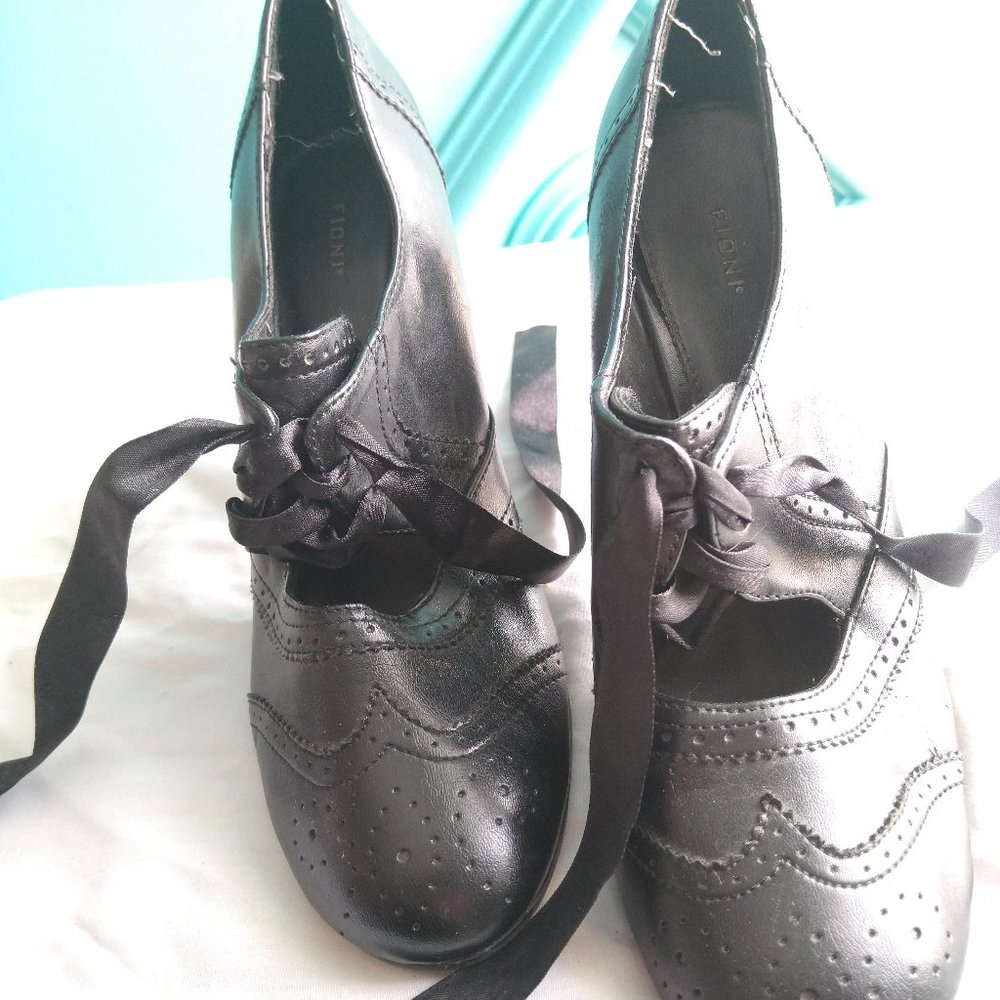 FIoni laced black Amish 3" heels size 8.5 8 1/2 cosplay steampunk
